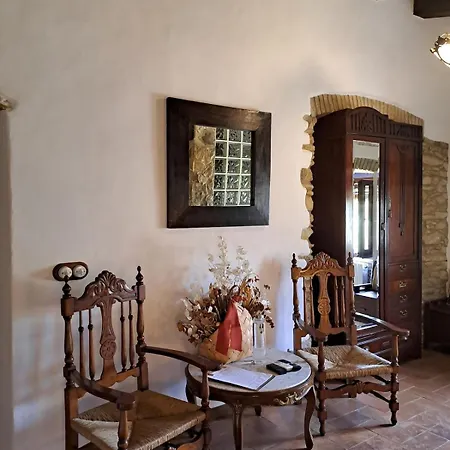Charming Boutique Emporda * Peratallada