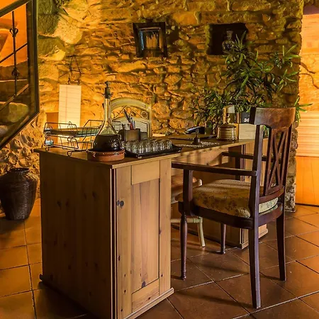 Charming Boutique Emporda Peratallada